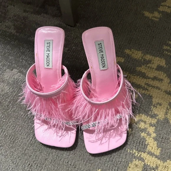 Steve Madden Pink Feathered Heels - Picture 1 of 1